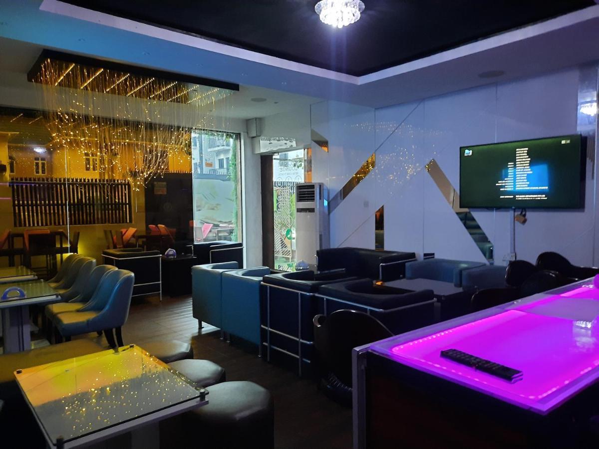 James Court Hotel & Luxury Apartments 레키 외부 사진