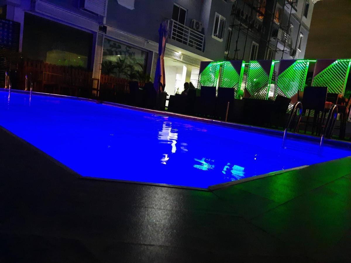 James Court Hotel & Luxury Apartments 레키 외부 사진