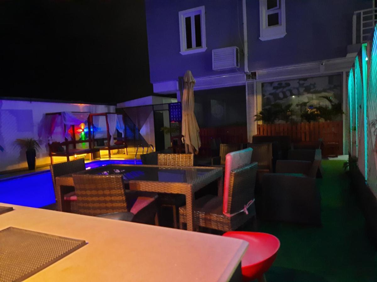James Court Hotel & Luxury Apartments 레키 외부 사진