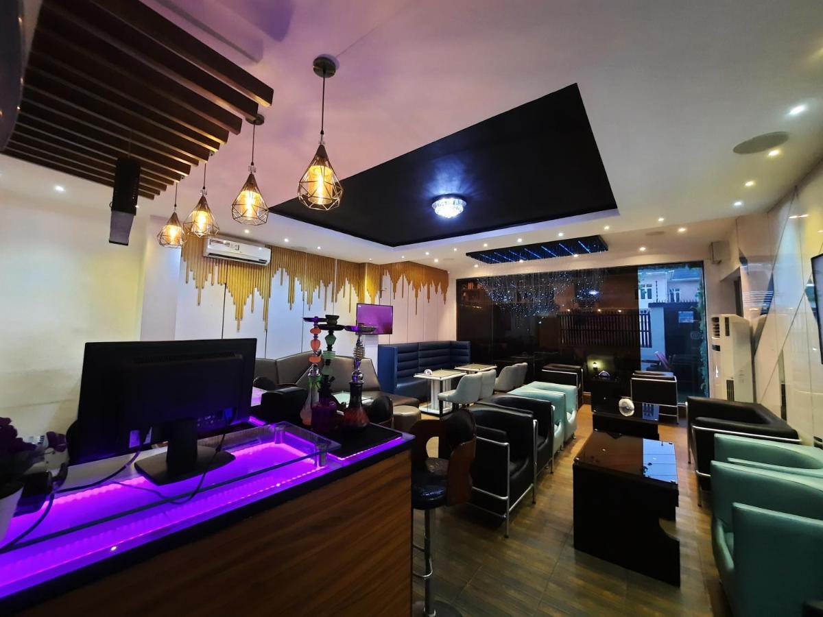 James Court Hotel & Luxury Apartments 레키 외부 사진