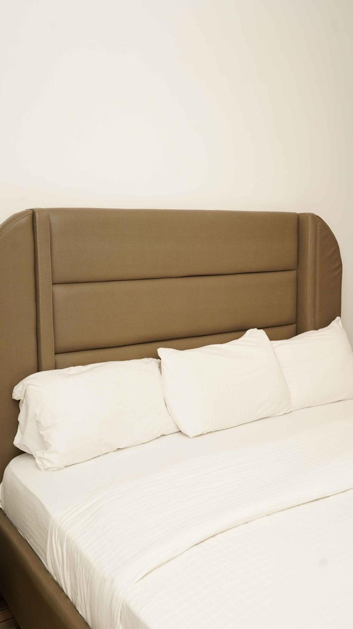 James Court Hotel & Luxury Apartments 레키 외부 사진