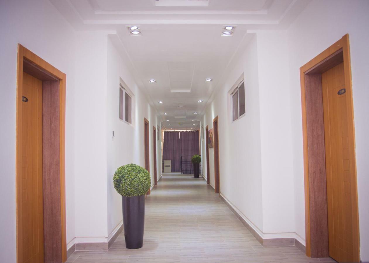 James Court Hotel & Luxury Apartments 레키 외부 사진