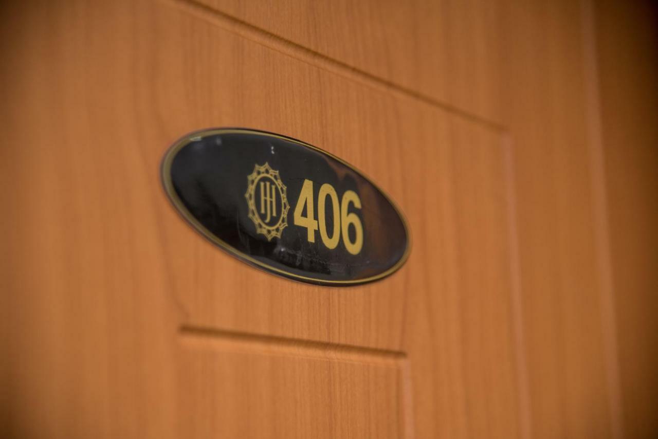 James Court Hotel & Luxury Apartments 레키 외부 사진